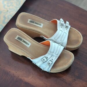 Steve Madden White and Tan Slide Wedges